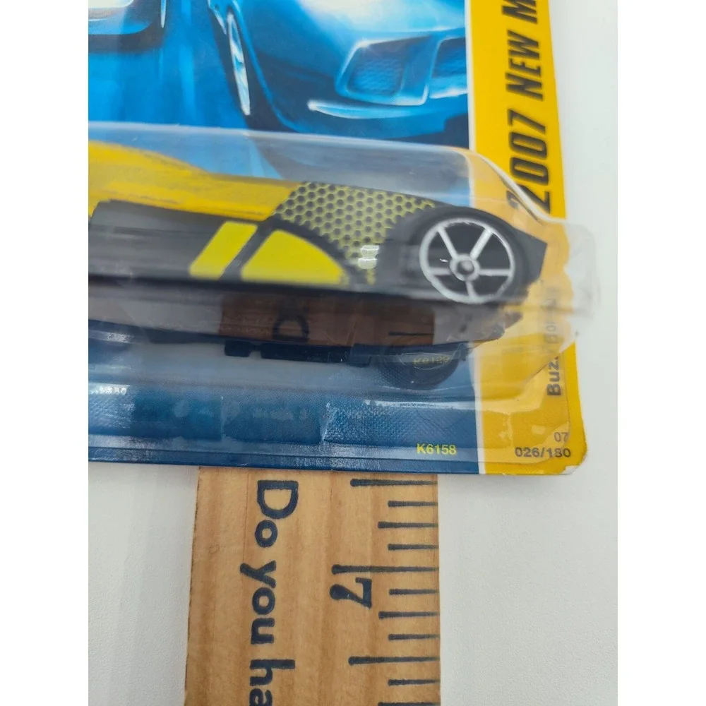 Hot Wheels Buzz Bomb 2007 Car #26/36 26/180 hard find collectable SEE B1.2ON0000